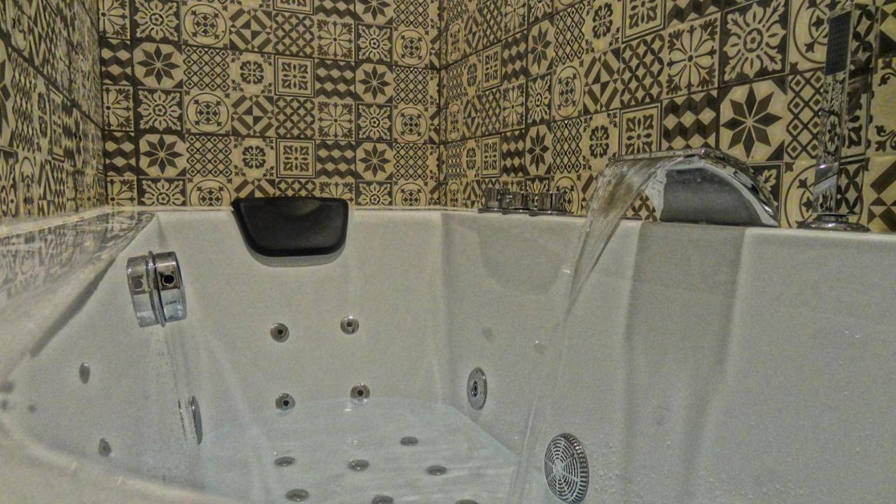 Cozy Rooms - Banera Hidromasaje Valenza Esterno foto