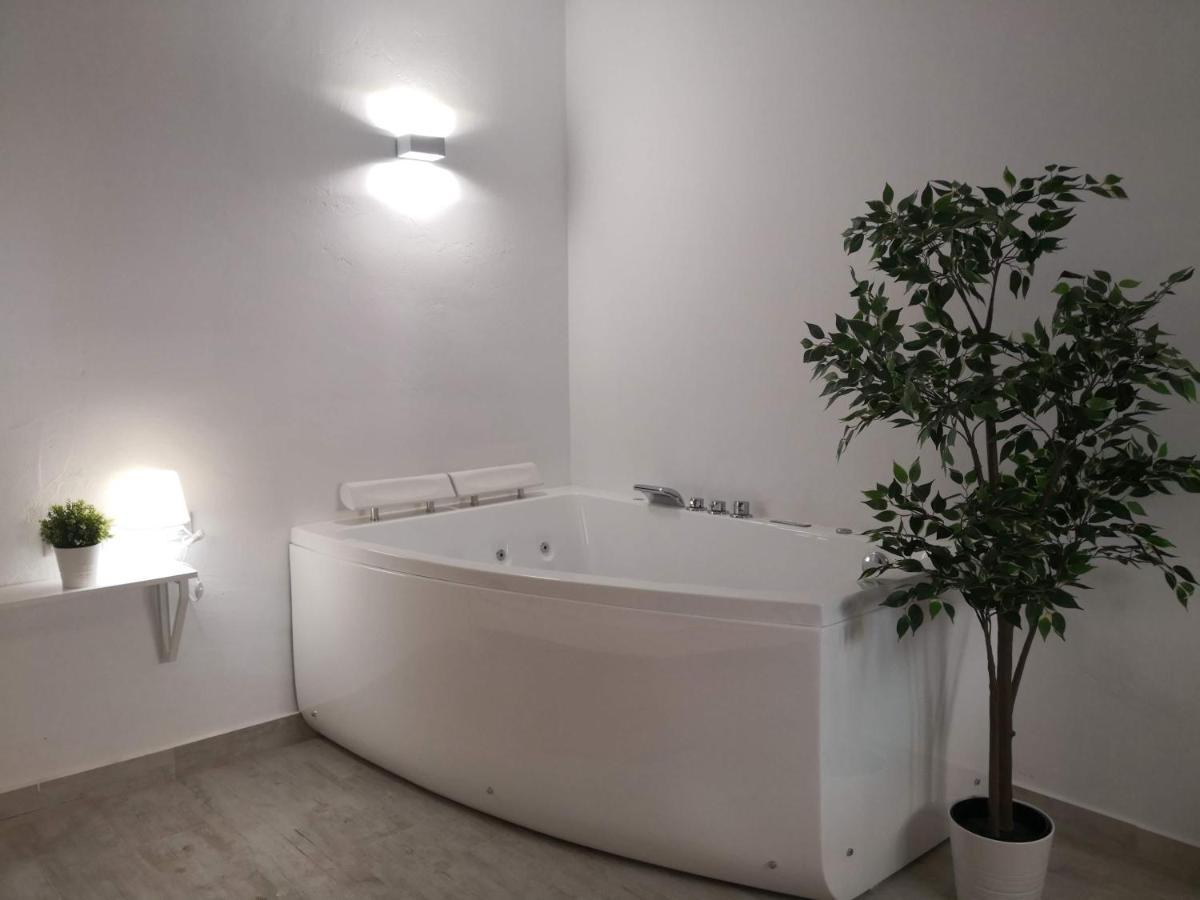 Cozy Rooms - Banera Hidromasaje Valenza Esterno foto